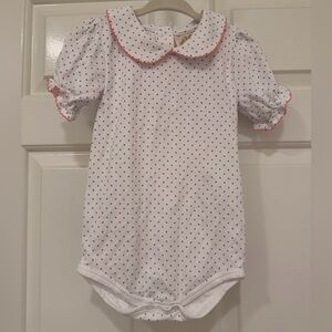 The Beaufort Bonnet Company TBBC White Onesie with Blue Dots & Pink trim, 18-24m